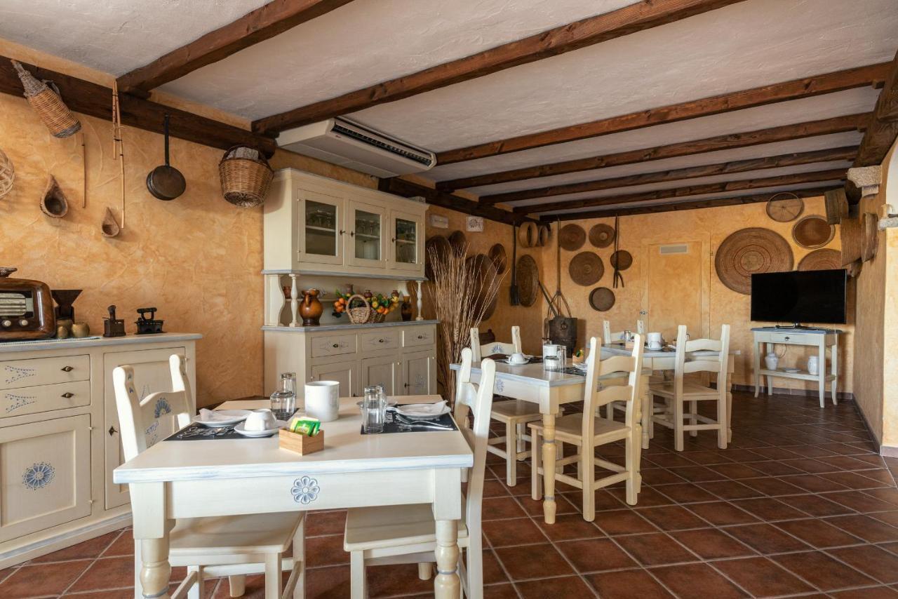 Affittacamere S'Alzola Porto Rotondo Exterior photo